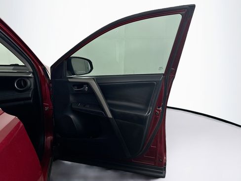 Used 2018 Toyota RAV4 XLE image 32