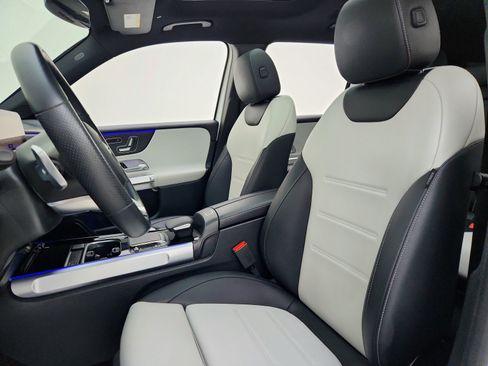 Certified 2023 Mercedes-Benz GLB 250 w/ AMG Line image 17