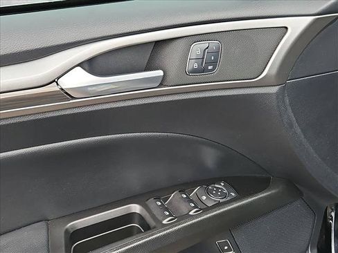 Used 2018 Ford Fusion Energi SE FWD image 12