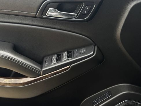 Used 2020 Chevrolet Suburban LT image 23