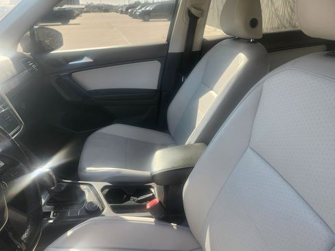 Used 2019 Volkswagen Tiguan SE image 16