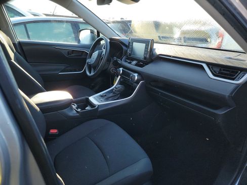 Used 2021 Toyota RAV4 LE image 8