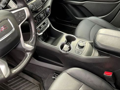 Used 2022 GMC Terrain SLT image 16
