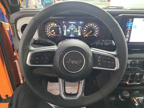 Used 2025 Jeep Wrangler Unlimited Sahara w/ Safety Group AWD/4WD image 4