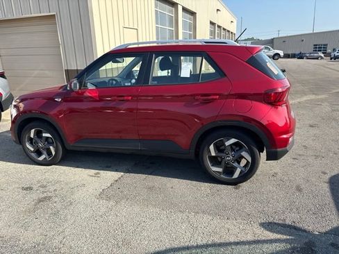 Used 2025 Hyundai Venue SEL FWD image 1