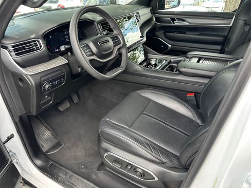 Used 2024 Jeep Wagoneer Series III AWD/4WD image 11