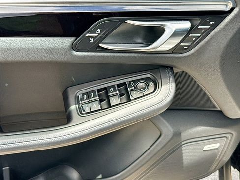 Used 2022 Porsche Macan S w/ Premium Package Plus image 19