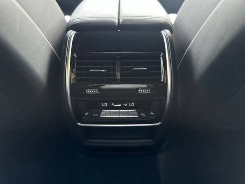 Used 2025 BMW X7 xDrive40i w/ M Sport Package AWD/4WD image 25