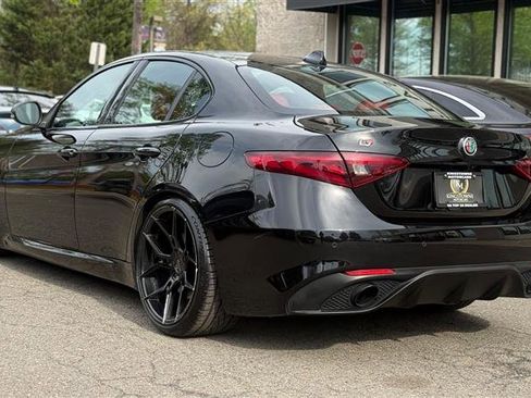 Used 2019 Alfa Romeo Giulia AWD w/ Quick Order Package 22J Sport image 3