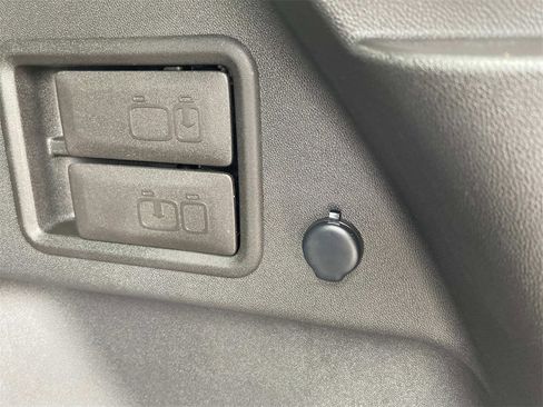 Used 2023 Chevrolet Equinox LT image 13