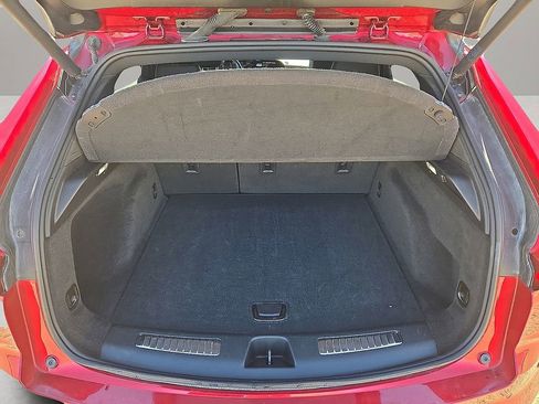 Used 2024 Cadillac XT4 Premium Luxury image 15