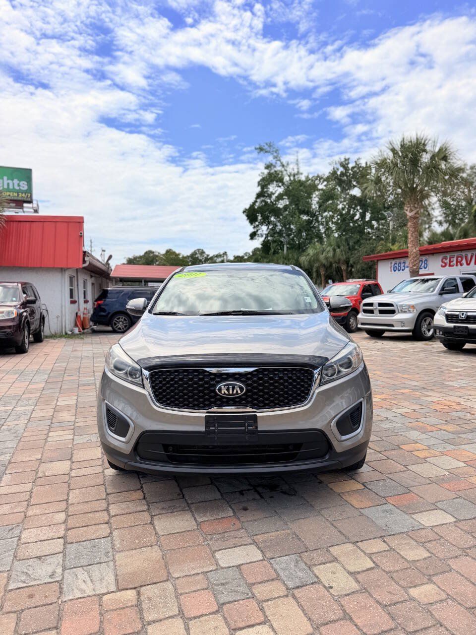 Used 2017 Kia Sorento L FWD image 2