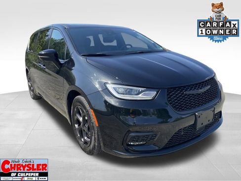 Used 2023 Chrysler Pacifica Limited w/ Uconnect Theater Family Group FWD image 1