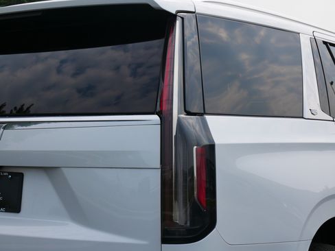 Certified 2023 Cadillac Escalade Premium Luxury AWD/4WD image 16
