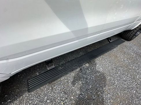 Used 2019 RAM 1500 Laramie AWD/4WD image 15