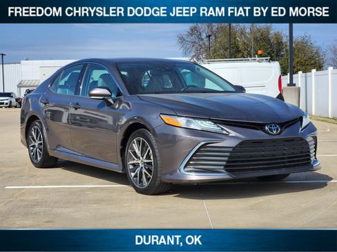 Used 2023 Toyota Camry XLE image 2