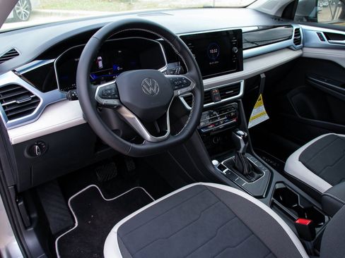 New 2026 Volkswagen Taos SE FWD image 9