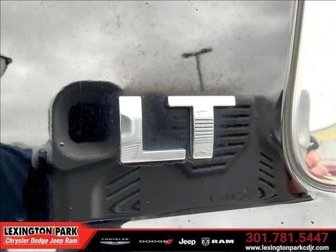 Used 2018 Chevrolet Suburban LT AWD/4WD image 23