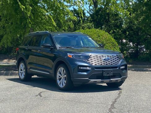 Certified 2023 Ford Explorer Platinum w/ Class IV Trailer Tow Package AWD/4WD image 2