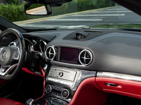 Used 2019 Mercedes-Benz SL 550 image 44