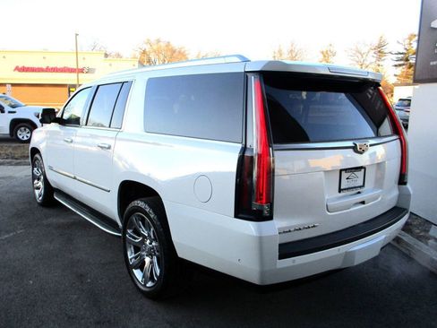 Used 2017 Cadillac Escalade ESV Luxury image 10