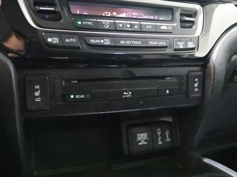 Used 2018 Honda Pilot Touring image 30