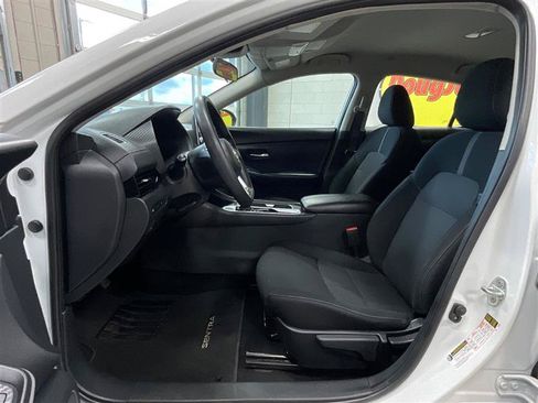 Used 2024 Nissan Sentra SV FWD image 11