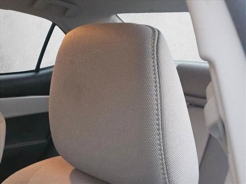 Used 2018 Toyota Corolla LE FWD image 14
