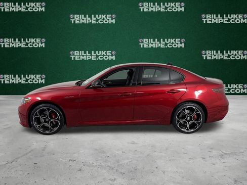 Used 2024 Alfa Romeo Giulia Veloce image 8