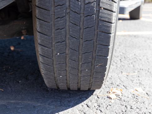 Used 2014 Ford F150 Lariat w/ Lariat Chrome Package image 41