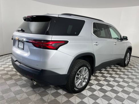 Used 2022 Chevrolet Traverse LT image 7