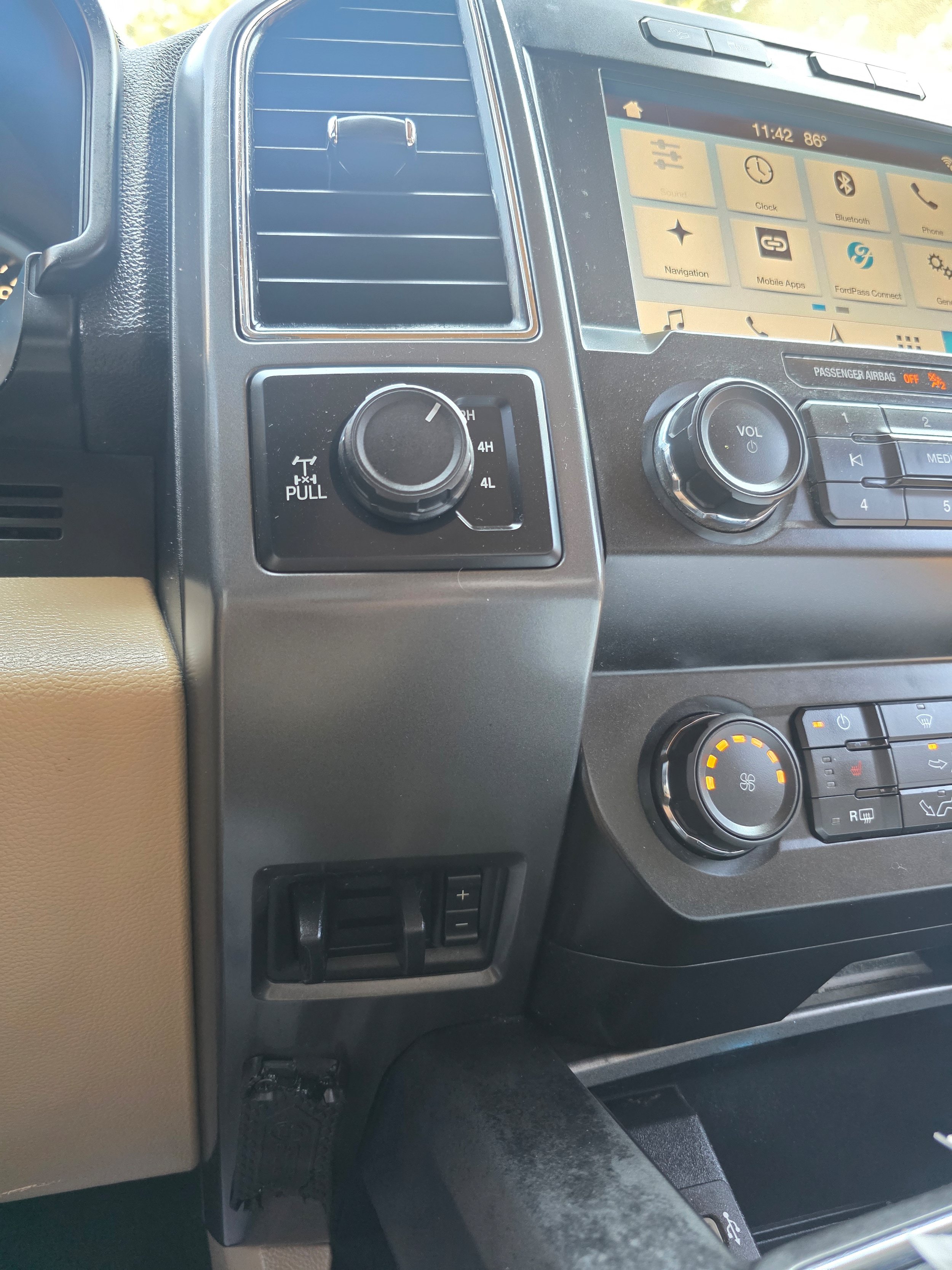 Used 2019 Ford F150 XLT w/ Equipment Group 302A Luxury AWD/4WD image 15