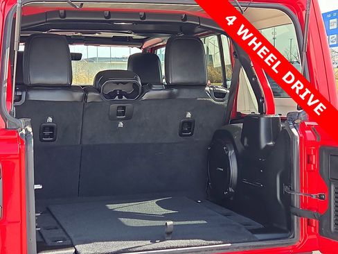 Used 2020 Jeep Wrangler Unlimited Sahara image 9