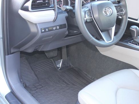 Used 2023 Toyota Camry XLE image 43