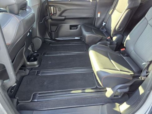 Used 2021 Toyota Sienna XSE FWD image 29