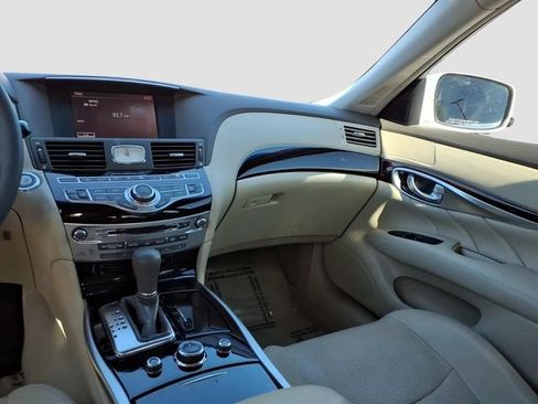Used 2011 INFINITI M37 w/ Premium Pkg RWD image 31