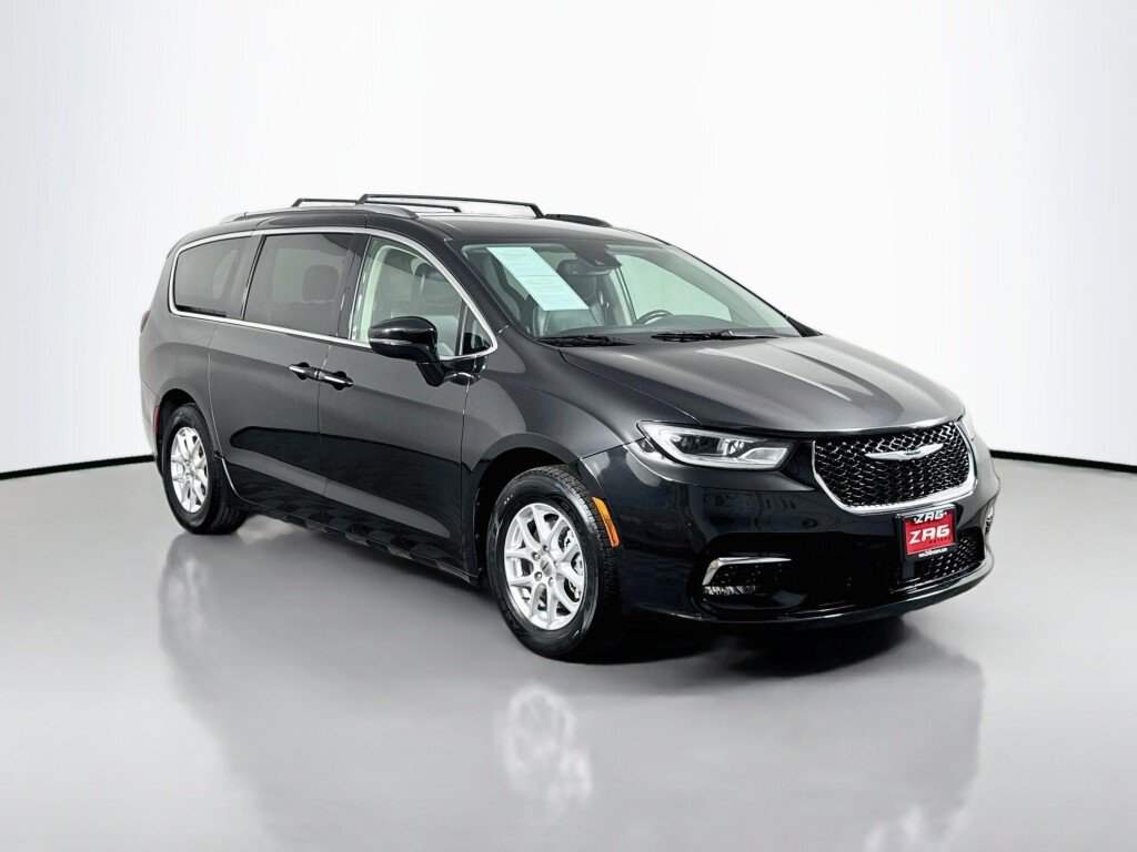 Used 2021 Chrysler Pacifica Touring-L FWD image 7