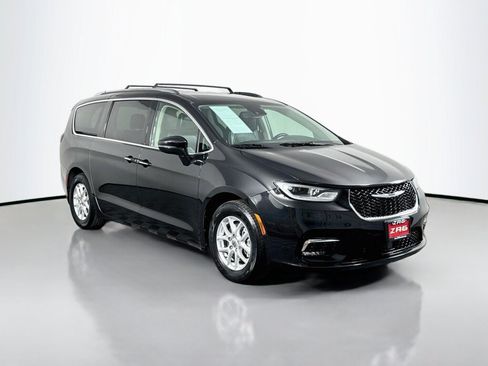 Used 2021 Chrysler Pacifica Touring-L FWD image 7