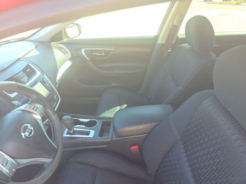 Used 2016 Nissan Altima 2.5 SV w/ Convenience Package image 9