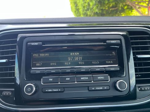 Used 2013 Volkswagen Beetle 2.5 image 30