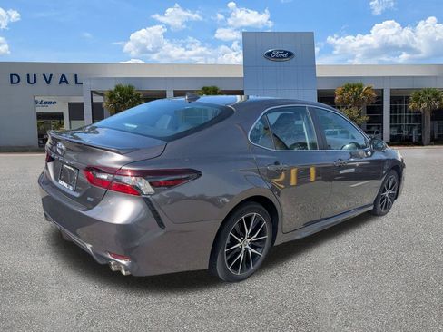 Used 2024 Toyota Camry SE w/ Convenience Package FWD image 4
