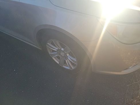 Used 2011 Buick LaCrosse CXL image 5