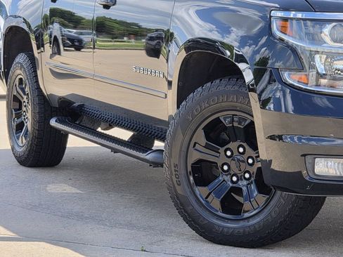 Used 2020 Chevrolet Suburban LT AWD/4WD image 12
