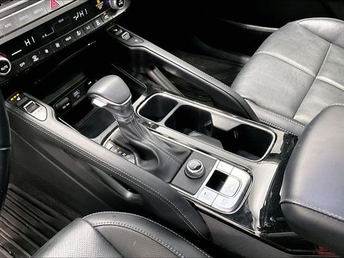 Used 2024 Kia Telluride EX w/ EX Captain's Chair Package FWD image 17