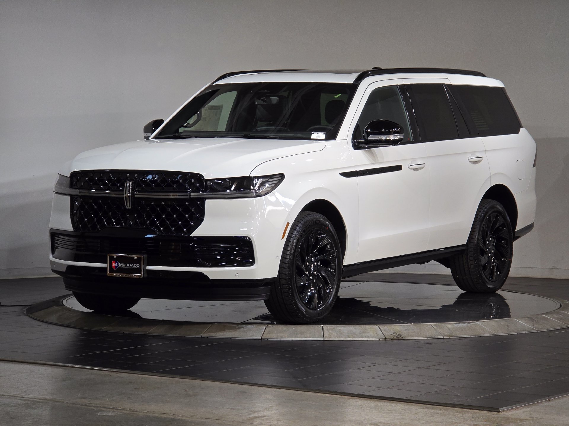 New 2025 Lincoln Navigator Reserve w/ Jet Appearance Package AWD/4WD image 4