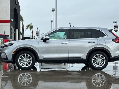 Used 2025 Honda CR-V EX image 3