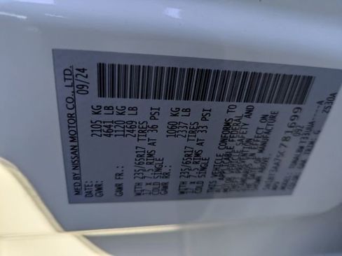 Used 2025 Nissan Rogue S image 36