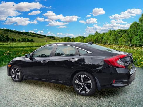 Used 2016 Honda Civic Touring image 4