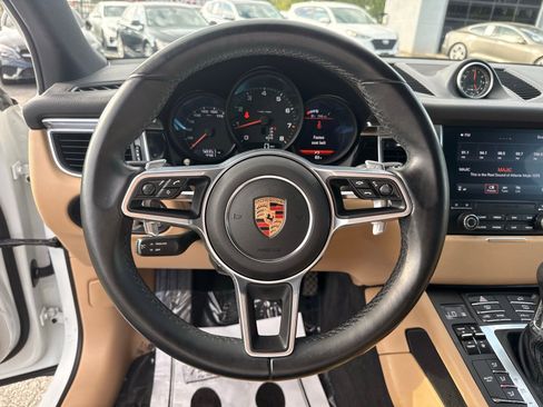 Used 2018 Porsche Macan image 15