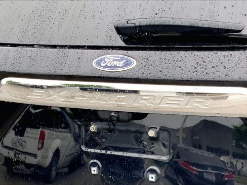 Used 2022 Ford Explorer XLT image 27